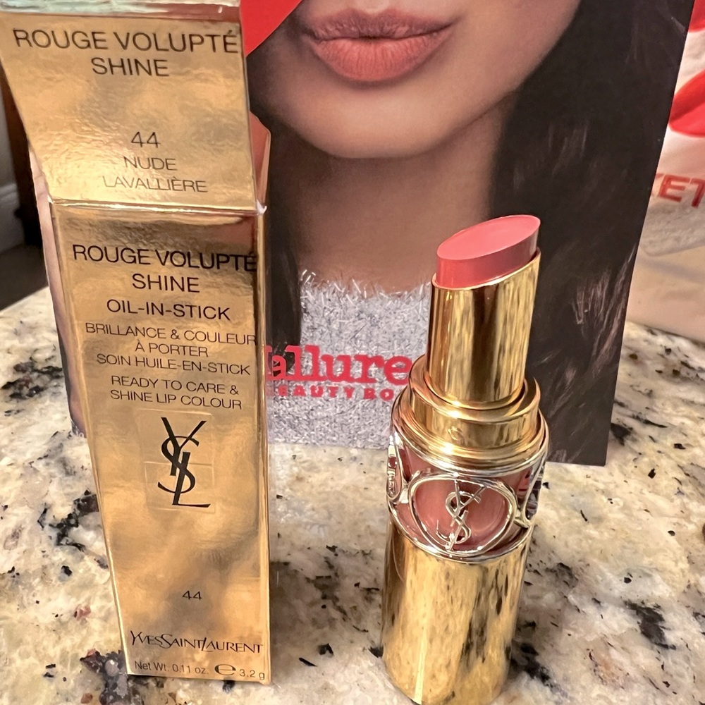 ROUGE VOLUPTÉ SHINE LIPSTICK BALM 
44 – Nude Lavalliere